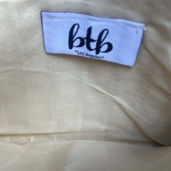 BTB Los Angeles The Mrs Straw Clutch Wallet - Picture 5 of 6